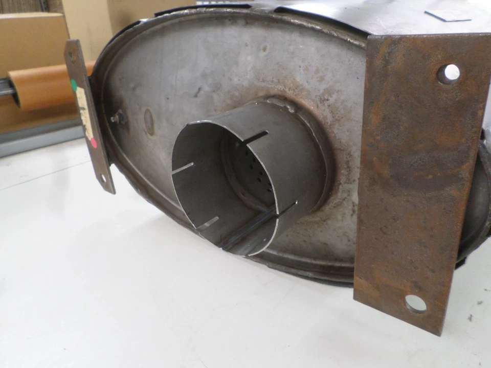 Silenciador catalítico Nelson 29921N 6346128 55-28514-001 (puertos de desplazamiento de 5 pulgadas) Foto 2 de 4