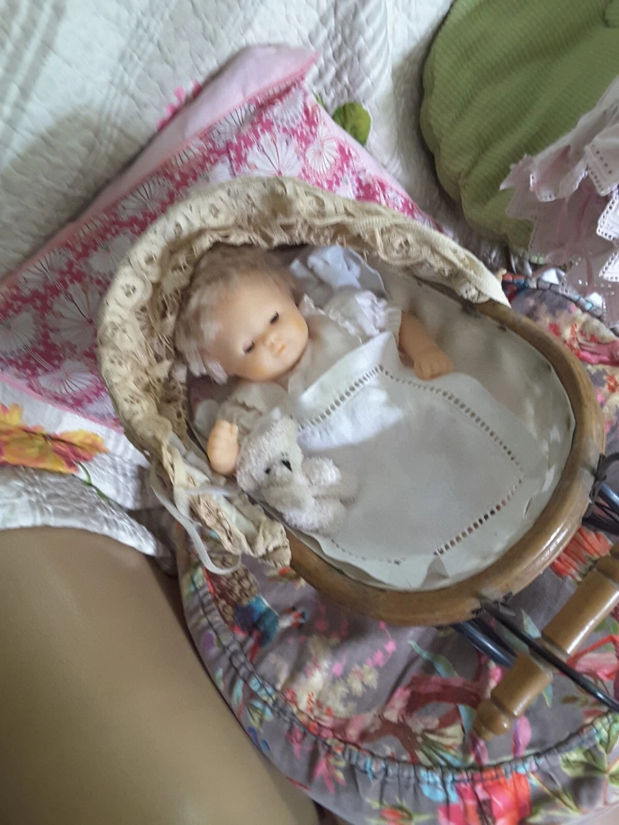 Landau de poupée. Poussette pour poupée. Doll's pram