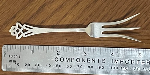 Lunt  - Pynchon Lemon Fork - Sterling Silver -