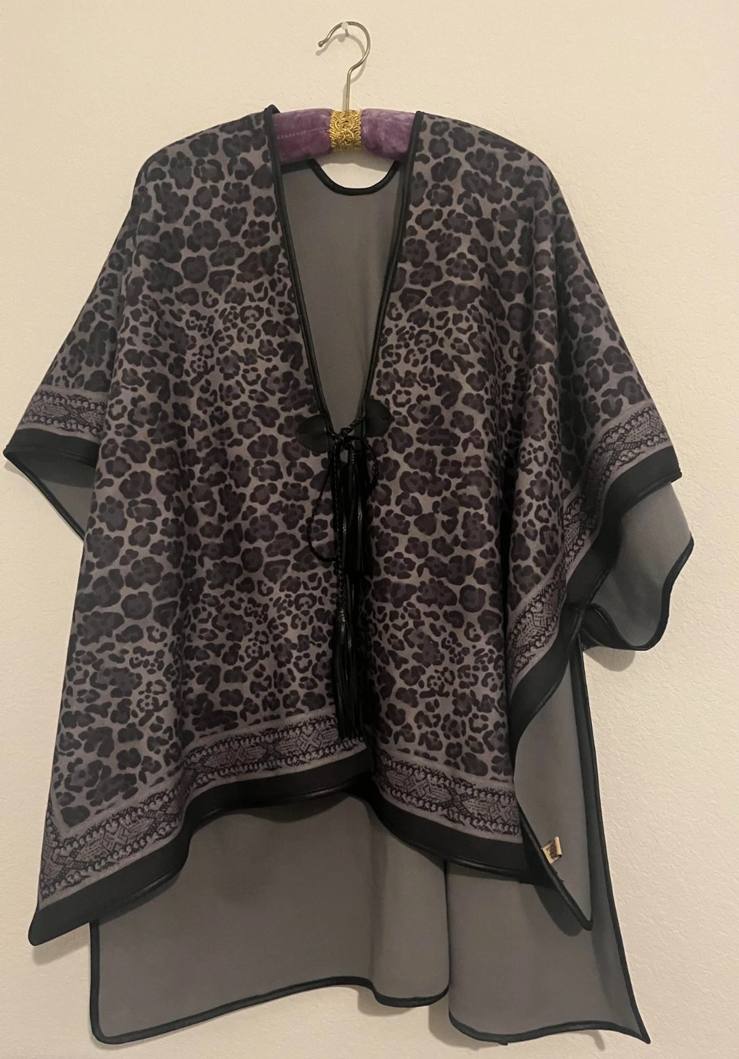 ANIMAL PRINT Women's Black & Gray One Size Kimono Poncho with Faux Leather Trim