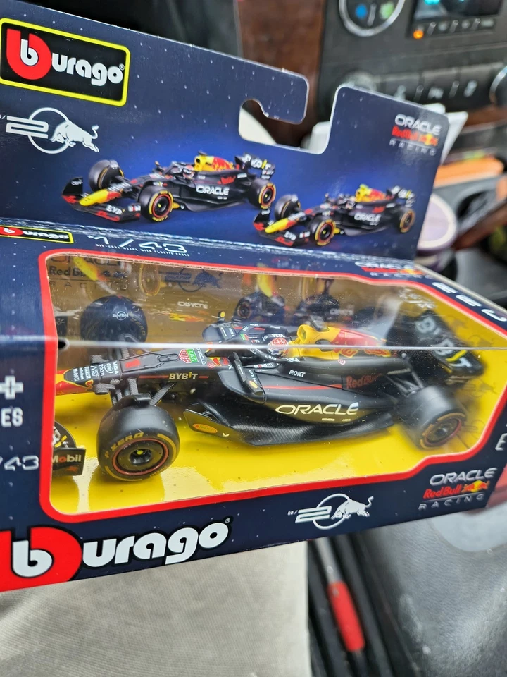 Burago 1/43 2025 Max Verstappen Oracle Red Bull Racing Honda Formula 1 - Image 2 of 4
