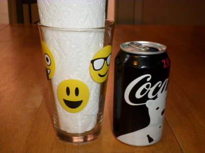 YELLOW SMILEY FACE EMOJIS, PINT Beer Glass, Barware