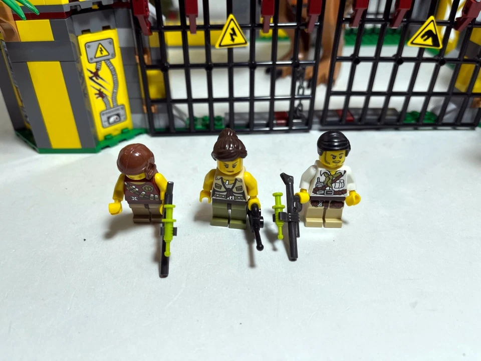 LEGO Dino: Dino Defense HQ 5887 (2012) Foto 2 de 4