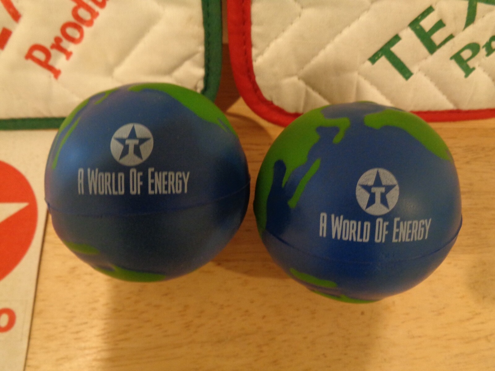 TEXACO OIL COMPANY 4 PIECE LOT 2 SQUISHY BALLS 2 FARM PRODUCTS POT