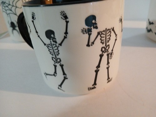 3 tazas de Halloween Skelton/esqueltos bailarines, arañas y murciélagos, negro blanco 16 OZ nuevas - Imagen 8 de 20