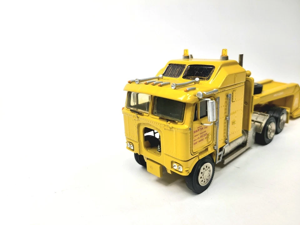 Kenworth K100 6x4 Sleeper with Lowboy Trailer Yellow ASAM Smith 1:48 Scale Model - Image 3 of 4