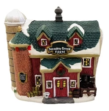 Holiday Time Christmas Red Horse Barn Meadow Brook Farm Lights Up!  8"X5.25"X7.5