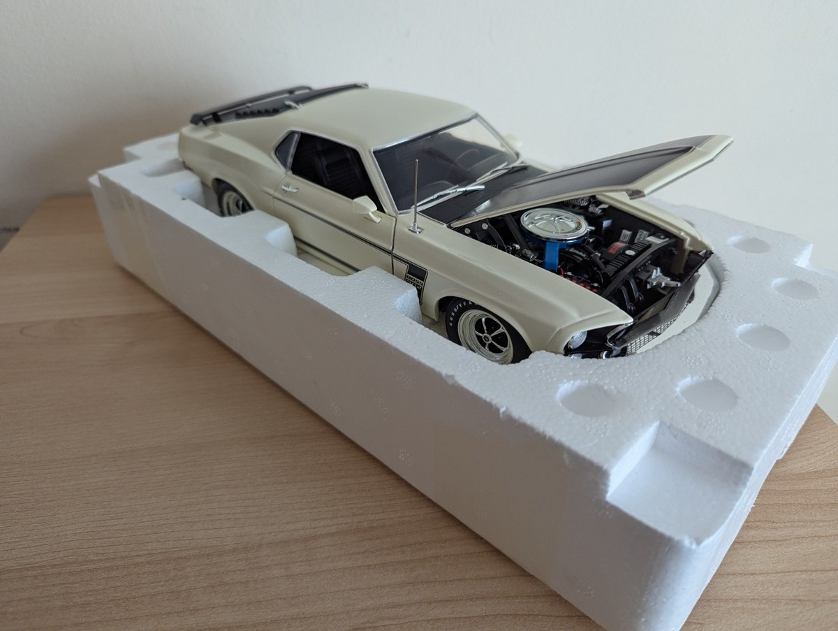 1/18 Acme 1969 Ford Mustang Boss 302 White 50 Year 1/18 Acme 1969 Ford Mustang Boss 302 White 50 Year