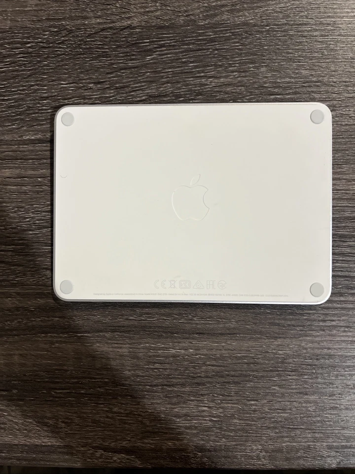 Apple Magic Trackpad 2 A1535 MJ2R2LL/A Silver White Top Corner Cracked - Image 2 of 2