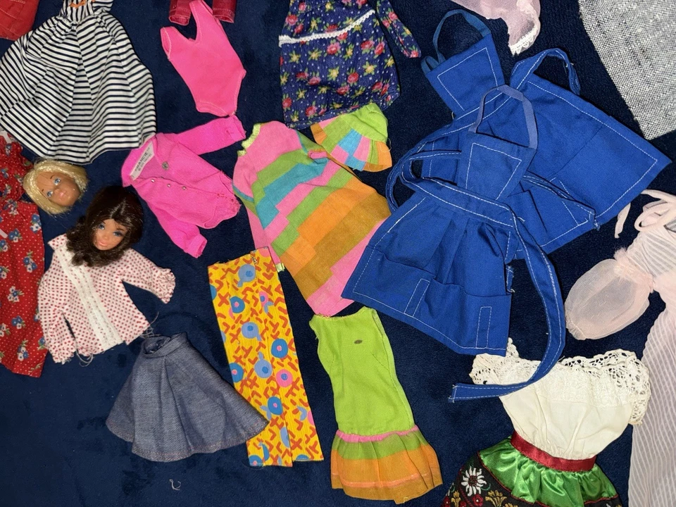 Lote de ropa vintage de Barbie, Ken, Midge y Francie años 60’s-70 Foto 3 de 4