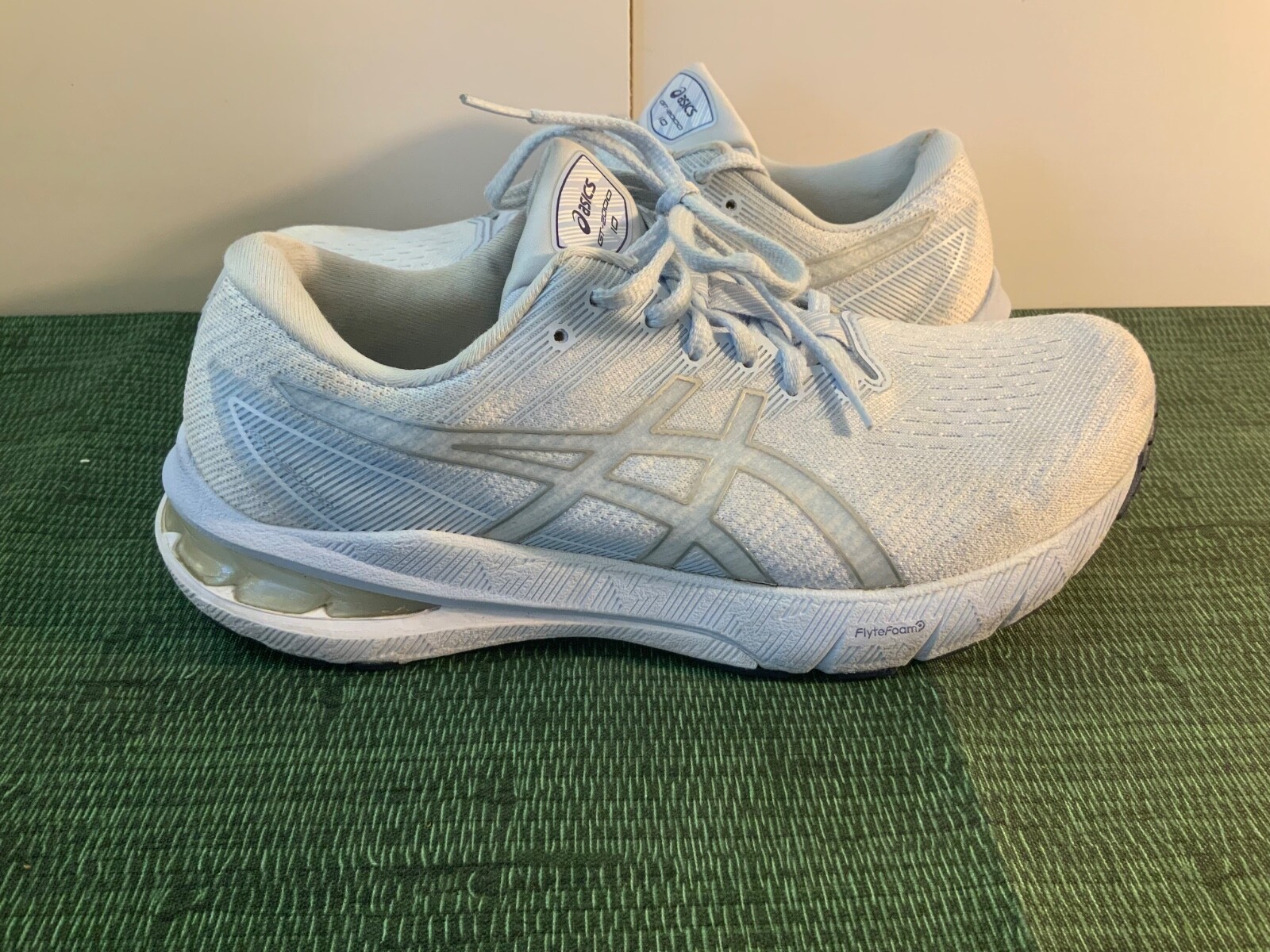 Womens ASICS GT 2000-10 Running/ Athletic/ Comfort Shoe Size 8