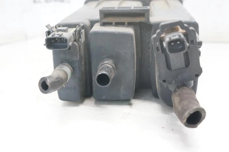 Nissan Máxima 2017 evaporador de vapor de combustible emisión bote EVAP 14950-7Y00B fabricante de equipos originales  Foto 3 de 4