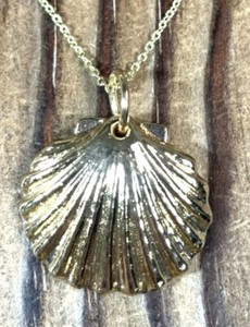 Authentic Clam shell pendant necklace seashell 16-18” 14K gold plated chain
