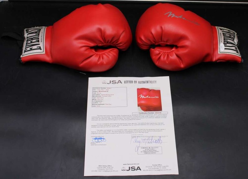 Muhammad Ali Signed Everlast Red Boxing Glove Autograph JSA LOA ZJ23824