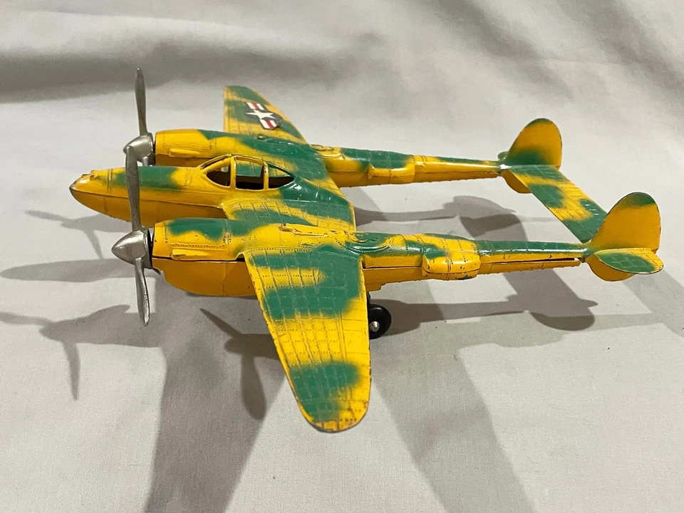 Vintage HUBLEY P-38 LIGHTNING FIGHTER METAL MODEL PLANE - Image 3 of 4