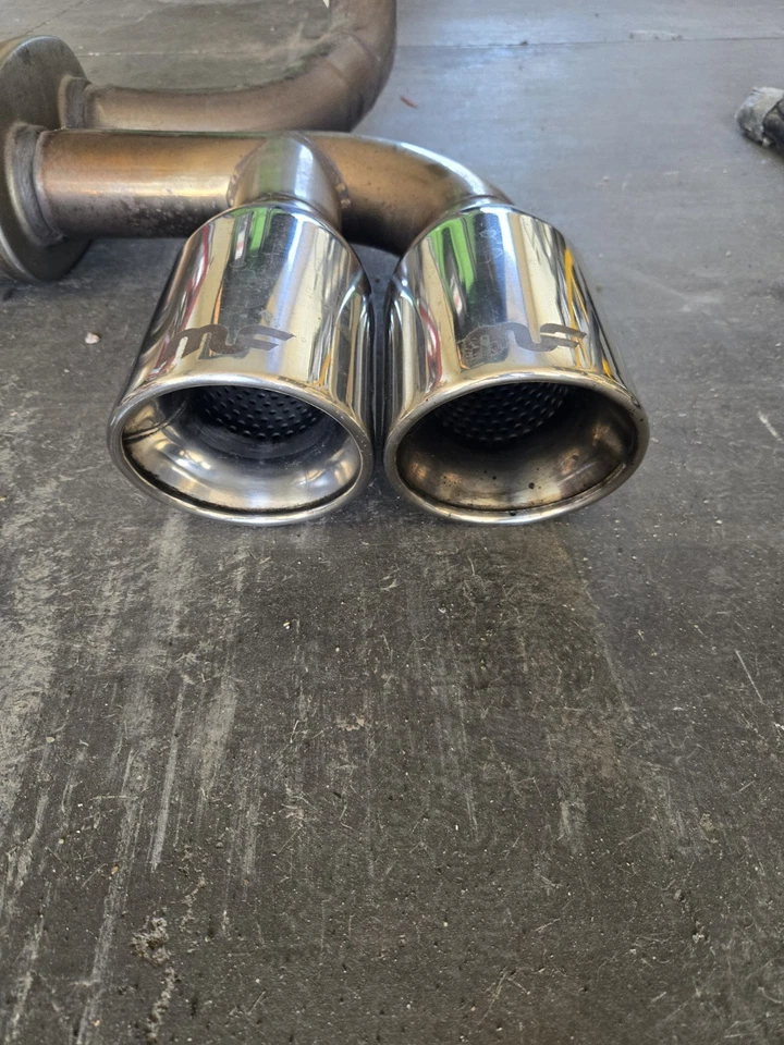 97-04 雪佛兰 Corvette Magnaflow 车轴后排气 16732 — 第 3/4 张图片