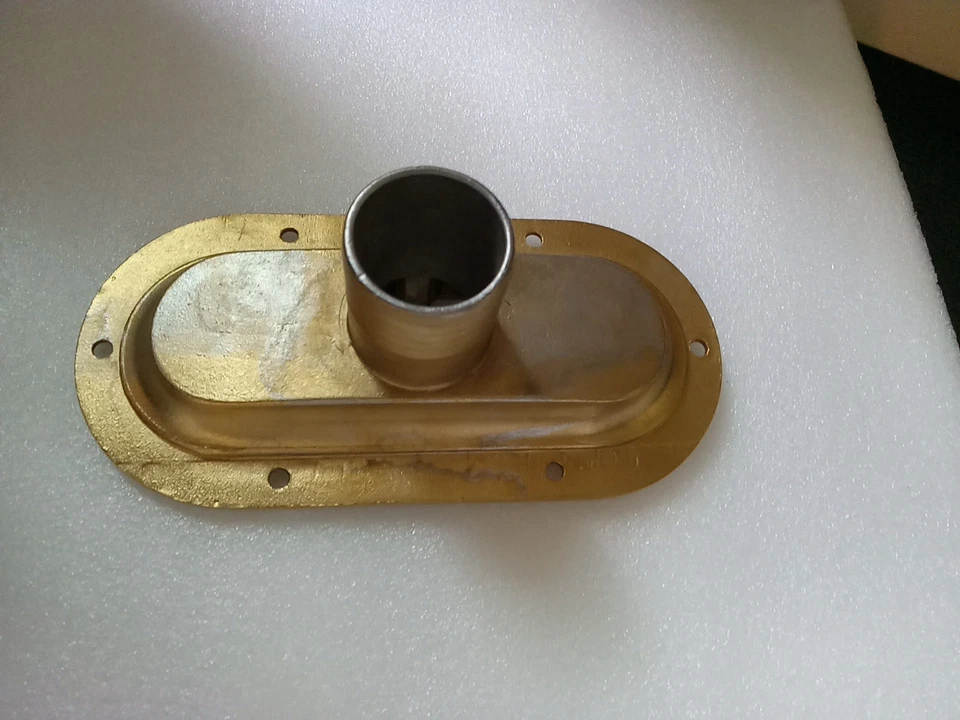 NUEVO DESAGÜE PISO PLANO MARINO OVALADO LATÓN FUNDIDO 7-1/2 X 3-5/8" Foto 4 de 4