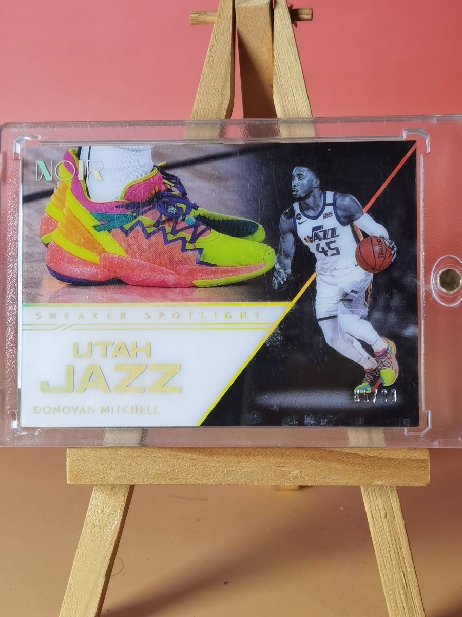 2020-21 Panini Noir Sneaker Spotlight #4 DONOVAN MITCHELL /99
