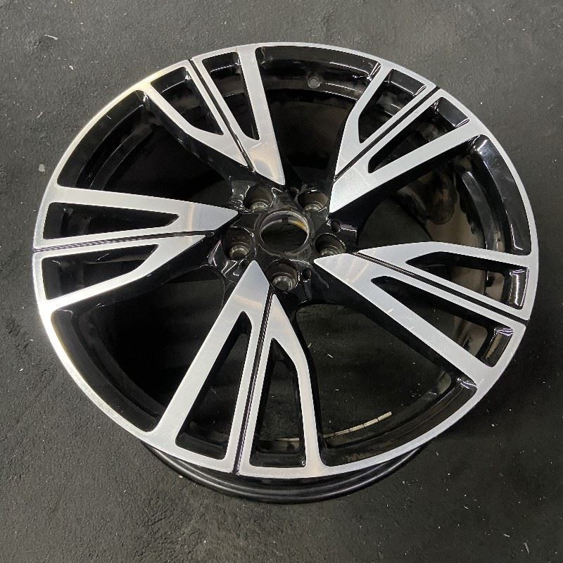BMW i8 2014-2017 Rear Left Wheel Black P/N 56086206