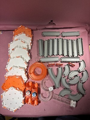 Hexbug Nano Lot - 3 Bots, 8 Baseplates, 13 Straights + Extra