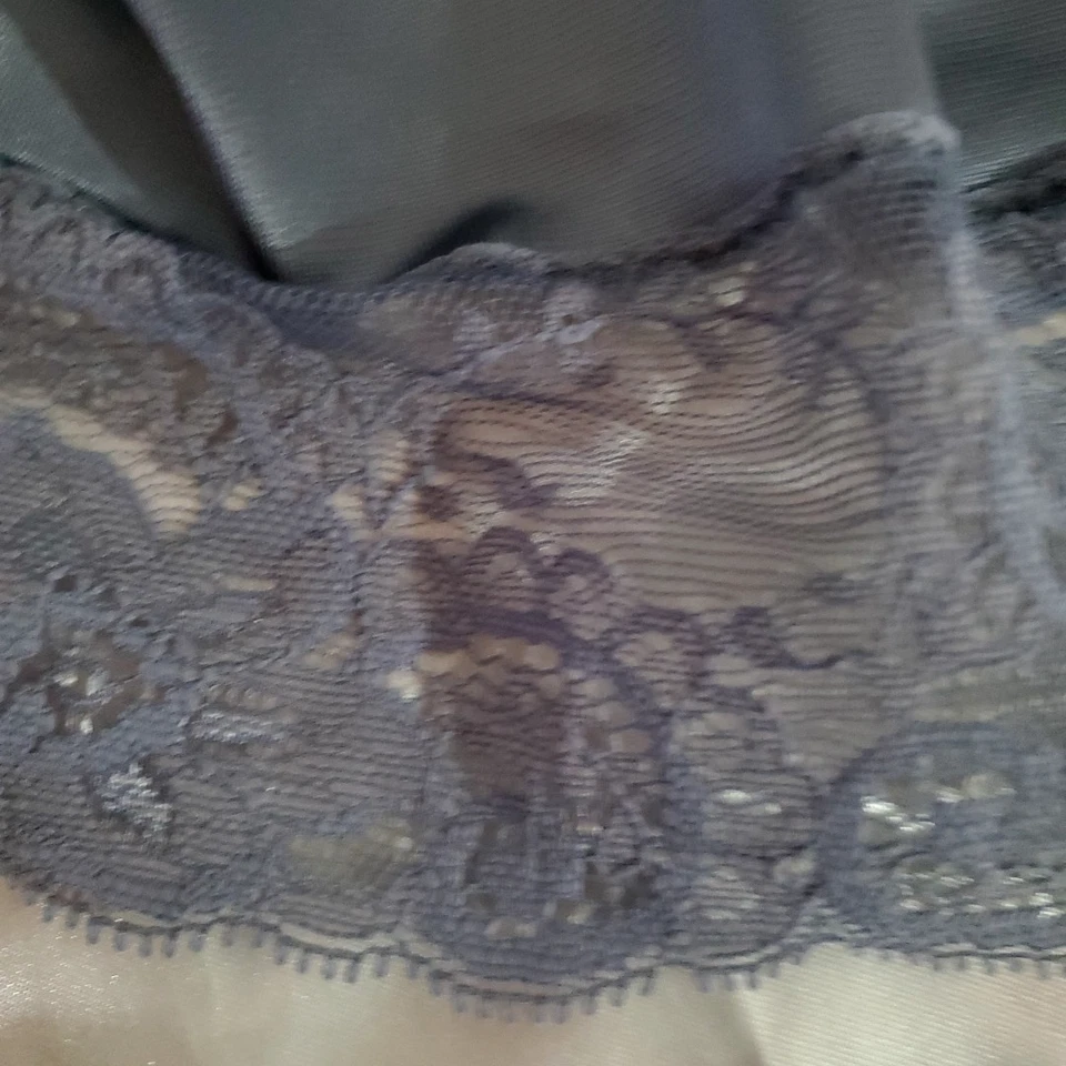 Falda ASHLEY TAYLOR Media Slip GRIS BRILLANTE SATINADO Encaje Hendidura MUJER PEQUEÑA Foto 2 de 4