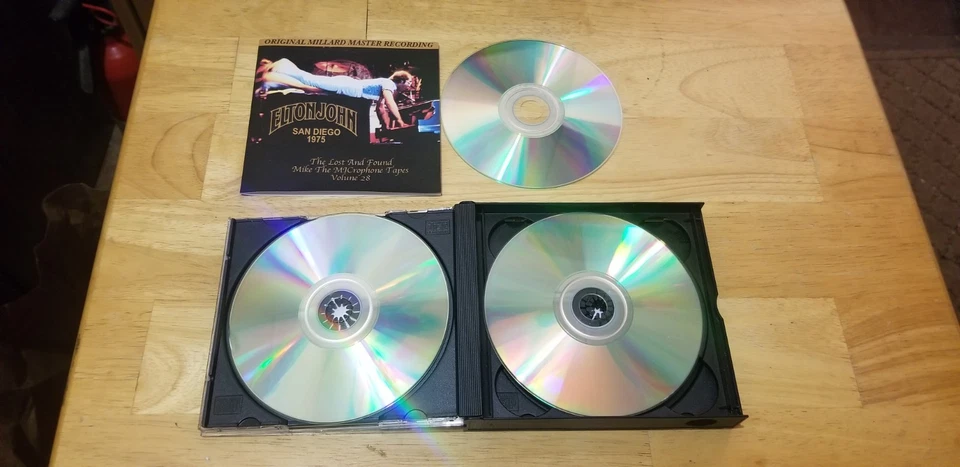 Elton John San Diego 1975 Rare Live Pro 3CD-r Set Mike Millard Tape Used Good. - Image 4 of 4