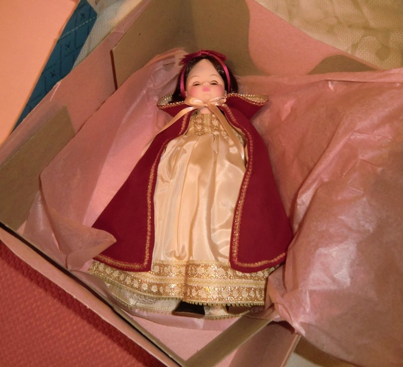 VIntage Madame Alexander Snow White Doll No 1556 Mint Condition