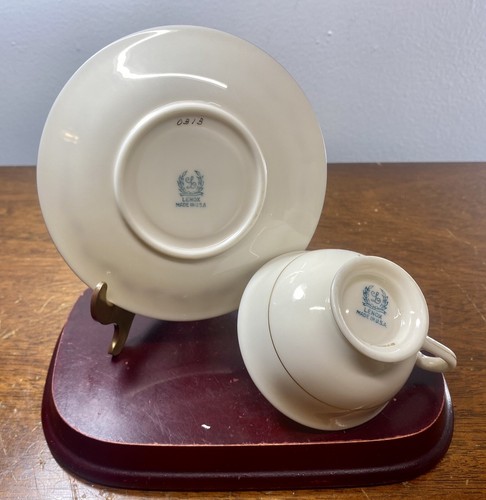 Vintage Lenox Tea Cup & Saucer Ivory with Gold Trim 633D/0313 from 1930-1953 - Imagen 2 de 6