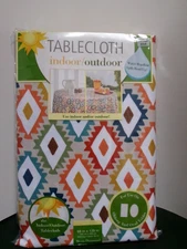 New BedBathBeyond  Water Resistant Tablecloth 60x120 Oblong-Mesa Diamond