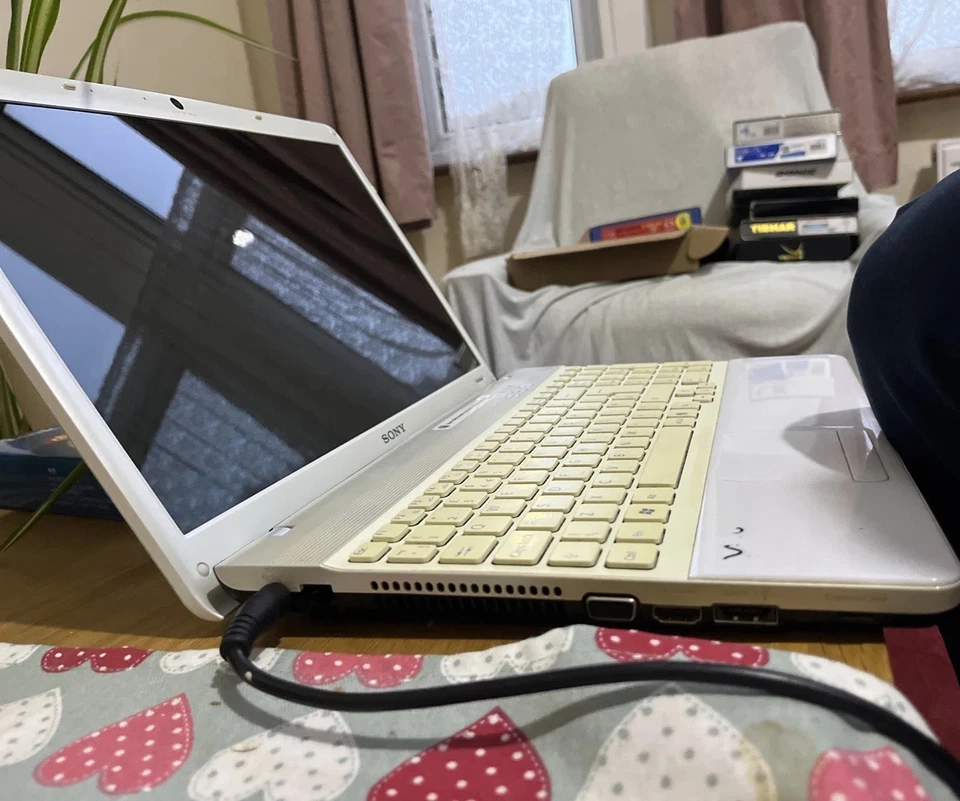 Sony Vaio VPCEB1M0E Intel Core I5 8g 256g With Ubuntu OS Used Laptop - Image 4 of 4