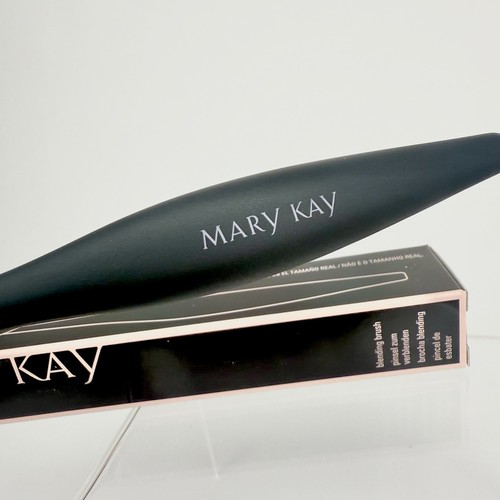 Mary Kay Oval Blending Brush Dense Bristles Blend Seamlessly Full Coverage NEW - Picture 9 of 15