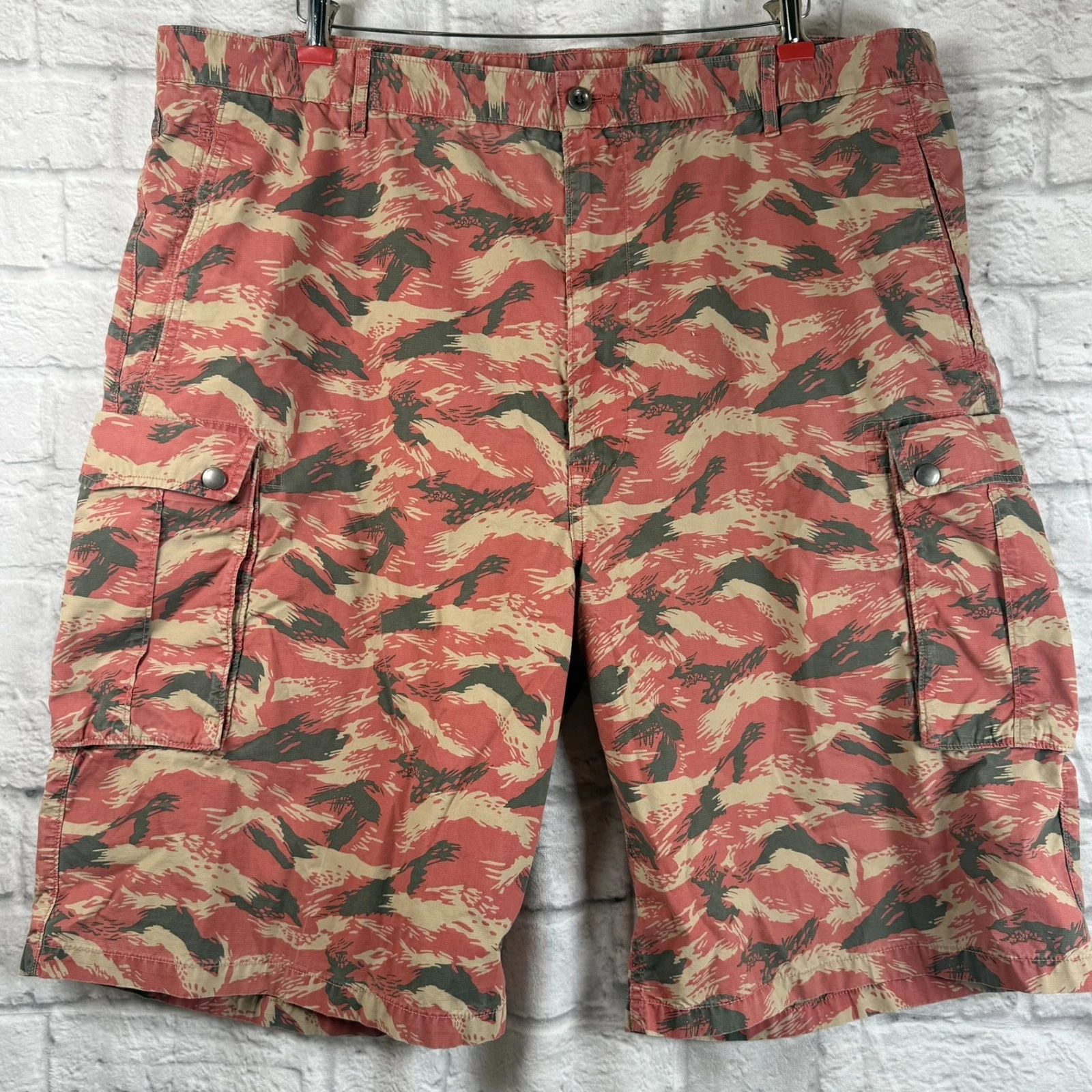 Levi's Red Camo Utility Relax Fit Cargo Shorts Mens Size 44 White