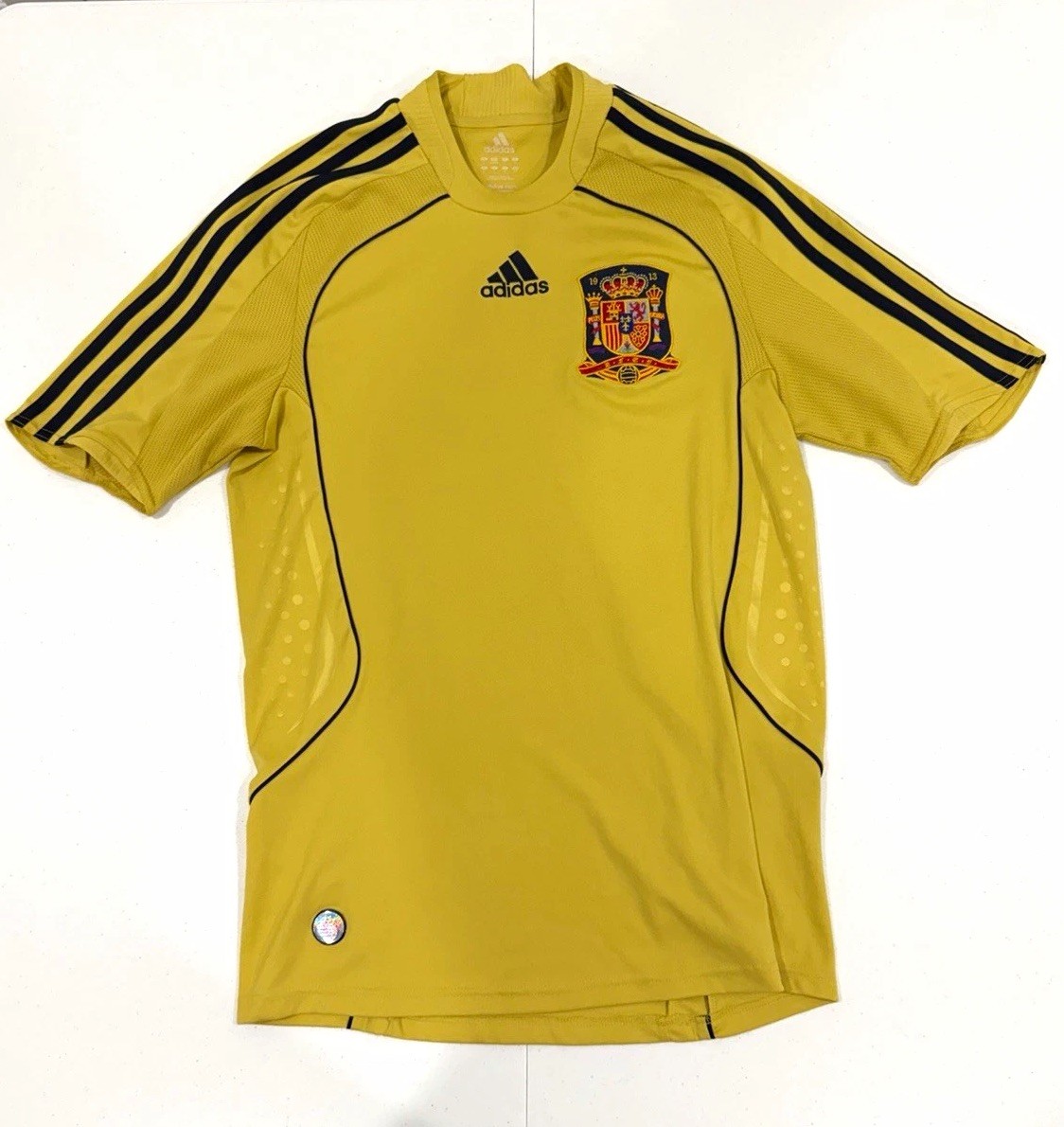 Spain 2008 Away Jersey Size Small Gold Authentic Vintage Soccer National Team