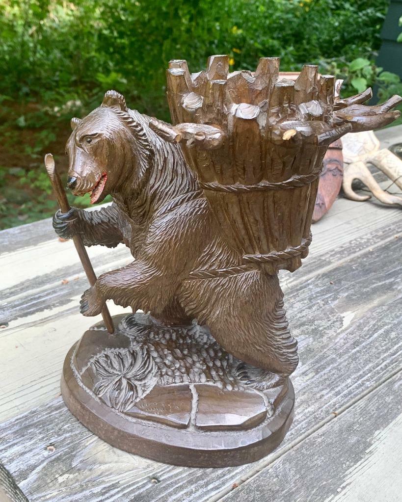 SWISS CARVINGS ブラックフォレストのアート 1820-1940 Amazon