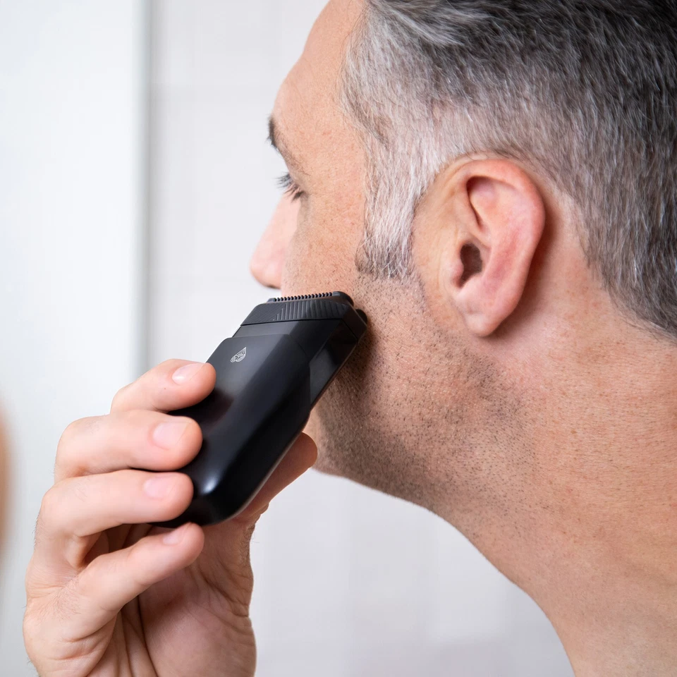 MANSCAPED™ The Handyman™ Compact Face Shaver – Portable Men’s Travel Groomer - image 3 of 4