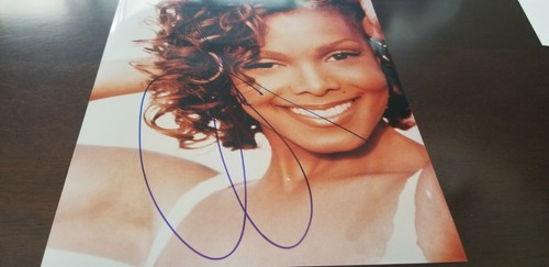 Janet Jackson Autographed 8x10 Photo w/ COA - Picture 2 of 4