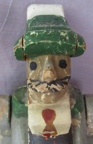 Figura de excursionista muñeca masculina articulada de madera tallada de 8 1/2" de colección Alemania (?) - Imagen 4 de 13