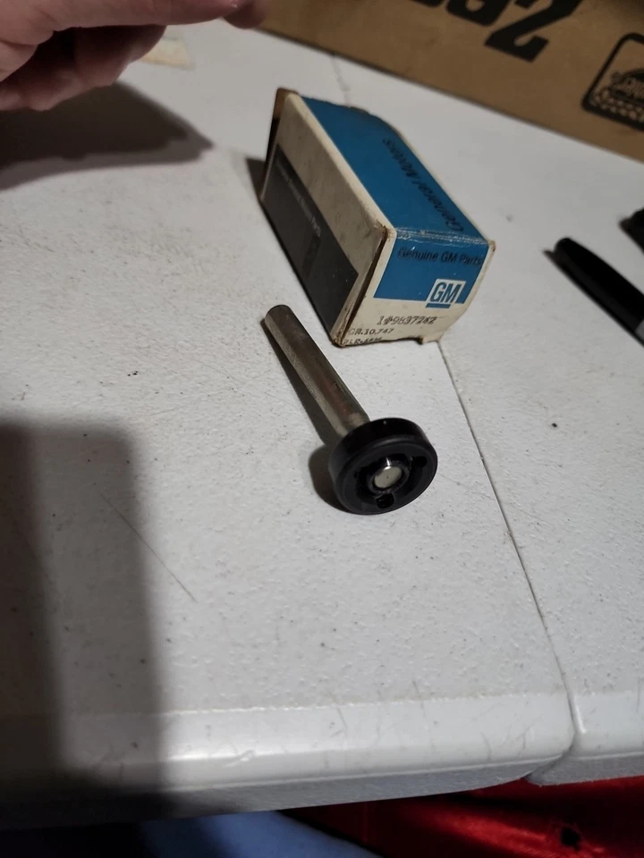 Chevrolet Malibu Oldsmobile Cutlass GM 1971-77 rodillo de ventana trasera 9837242 Foto 3 de 4