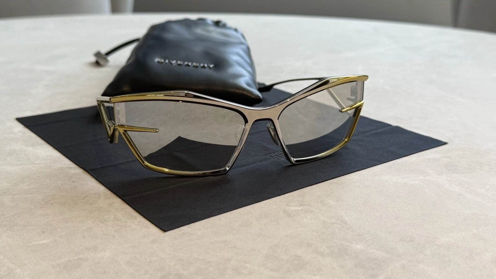 Givenchy — GIVENCHY Sunglasses - Metal - Shiny Yellow - GV40066U 39C