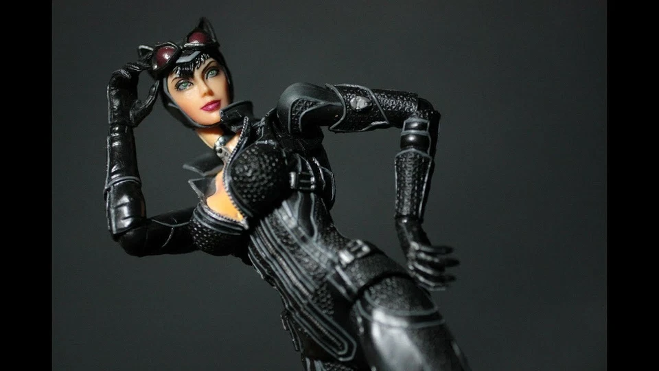 Figura Kai Arkham City Catwoman 9" Play Arts de Square Enix NUEVA CAJA NUNCA ABIERTA Foto 3 de 4