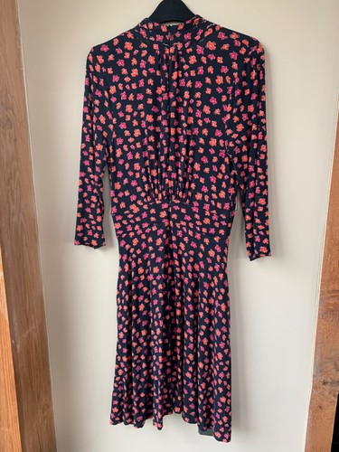 French Connection Jersey Fit and Flare Dress - Navy Floral , UK Size 8 - Picture 3 of 10