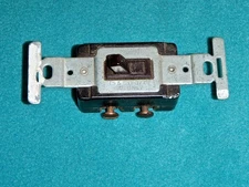 EAGLE VINTAGE 4 WAY BROWN LIGHT SWITCH, 15A 120-277V, AC ONLY