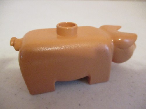 Mini Figura Lego-Rosa Cerdo-2 3/4" de largo - Imagen 6 de 6