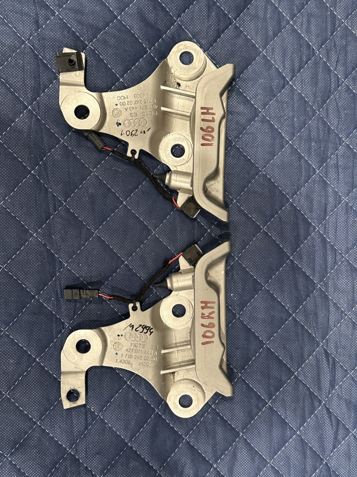 2014 AUDI R8 SPYDER LEFT RIGHT CONVERTIBLE TOP LATCH MOUNT PLATE 427 871 443 A