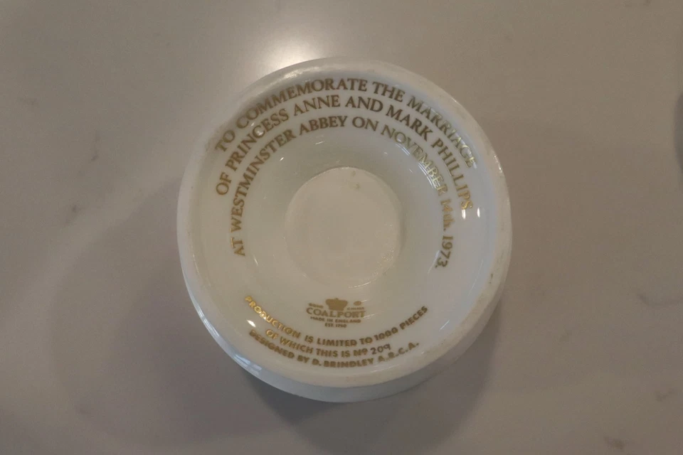 VINTAGE 1973 UK Royal Anne & Mark Phillips Wedding - Gold Tone (52 years old) - Image 2 of 4