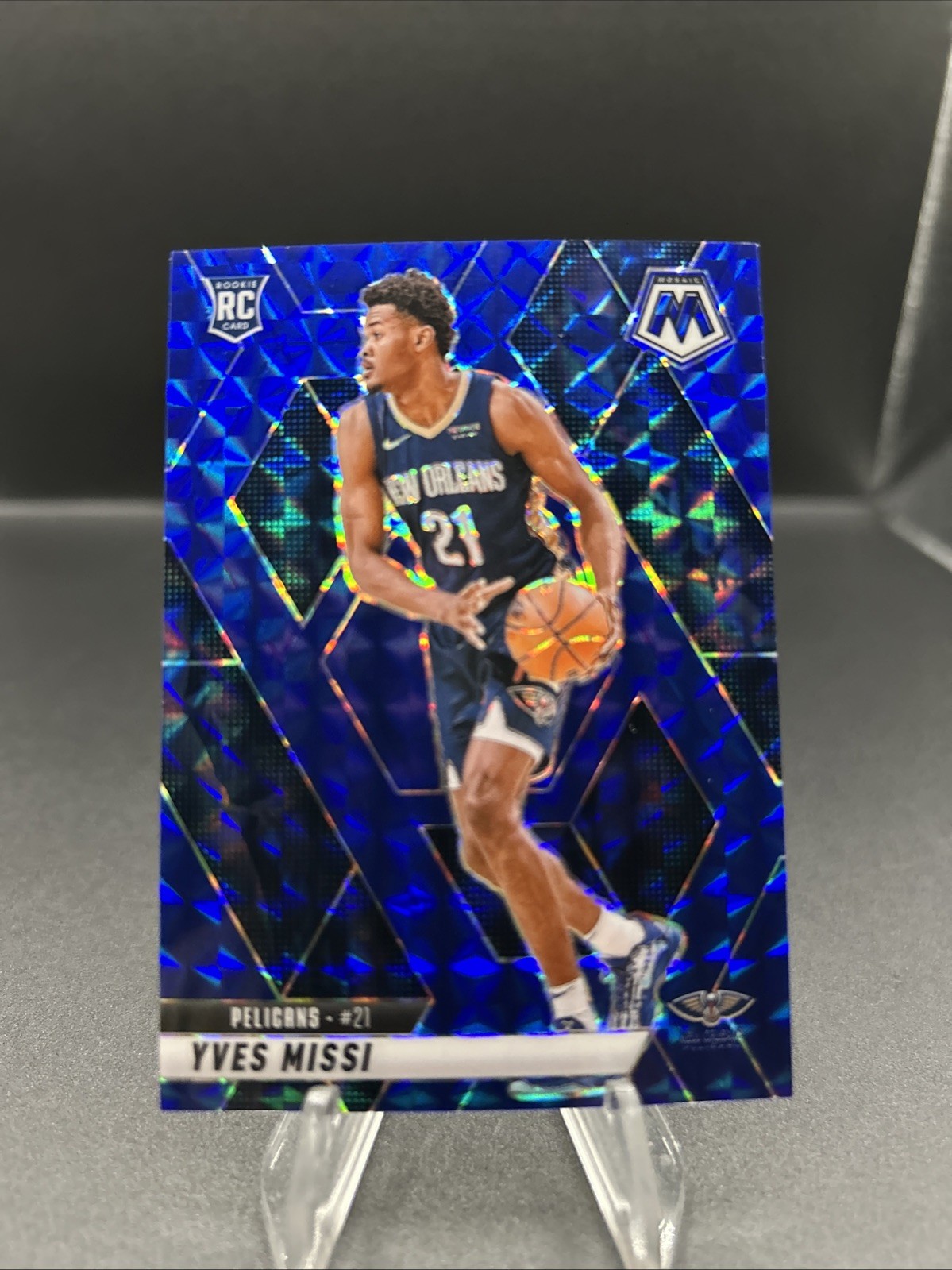 2024-25 Panini NBA Mosaic Prizm - Yves Missi #243 Blue Geometric /199