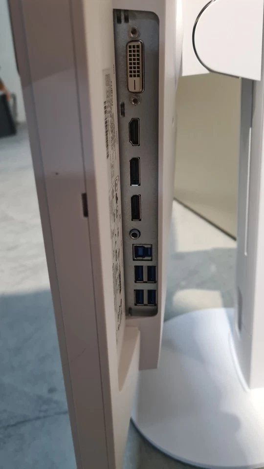 Fujitsu P-Line P24-8 WE Neo 24,1-Zoll Monitor IPS FHD - DP HDMI USB - Bild 4 von 4