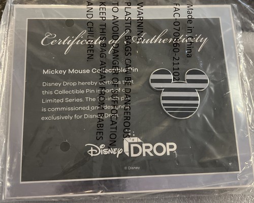 Disney Drop Exclusive Mickey Mouse Steamboat Willie Archives Collection Acrylic - Picture 5 of 5