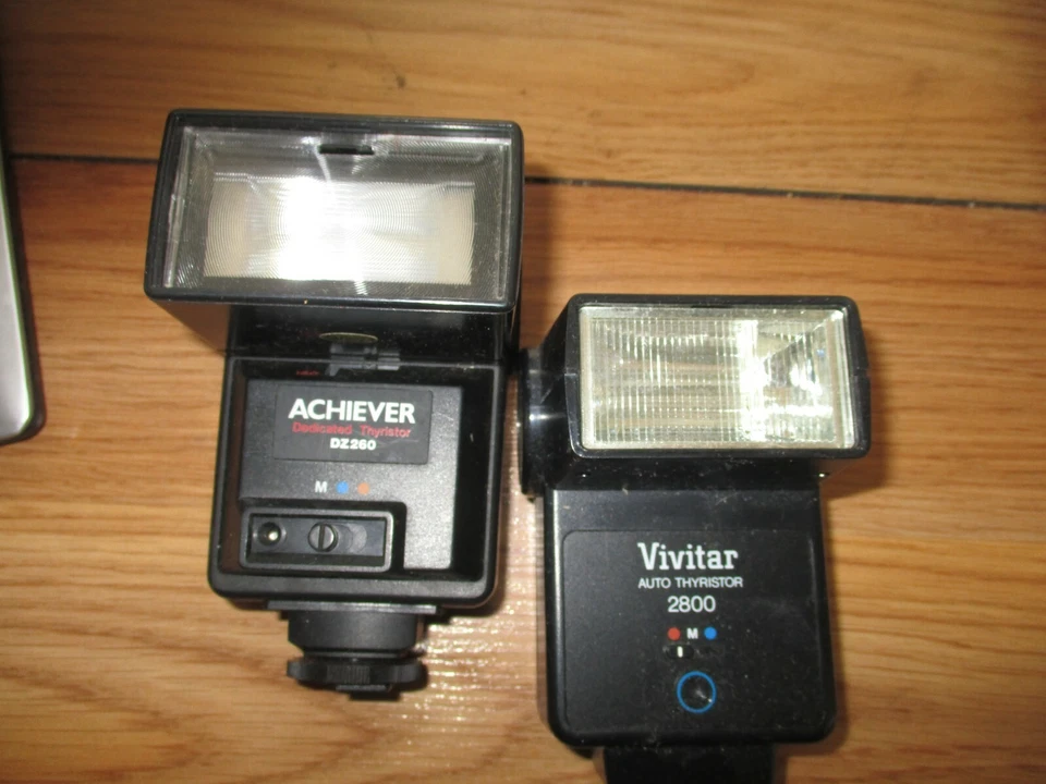 2 FLASHES-ACHIEVER DZ260 FLASH TIRISTOR PARA OLYMPUS & VIVITAR 2800 CON CAJA Foto 2 de 4