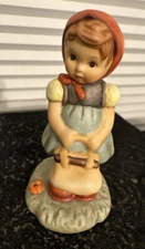 Vintage GOEBEL BERTA HUMMEL Figurine  1996 "PROUD MOMENT" BH15